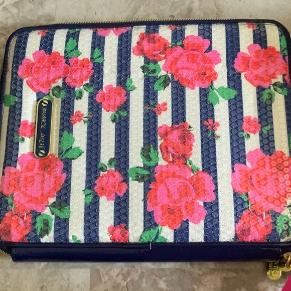 Betsey Johnson Handbags - COPY - New in box BETSEY JOHNSON Rosie iPad table…